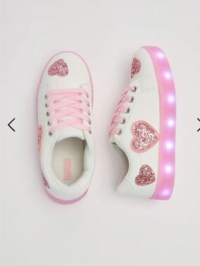 NWOT Kids Light-Up Heart Sneakers, Size 6